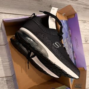 Skechers sport sneakers - size 8